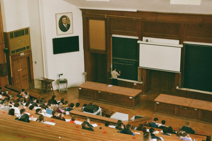 ترکیب هیئت داوران و رویکرد مواجهه با پژوهشگر در دو نشست