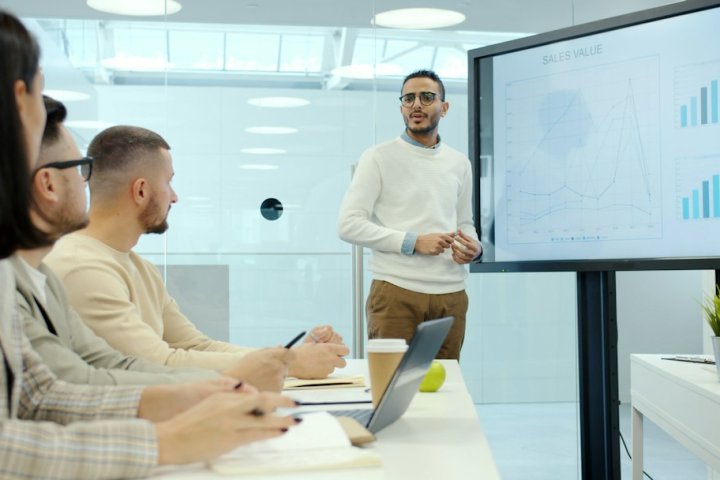 مدیریت لرزش صدا و علائم جسمی اضطراب حین ارائه