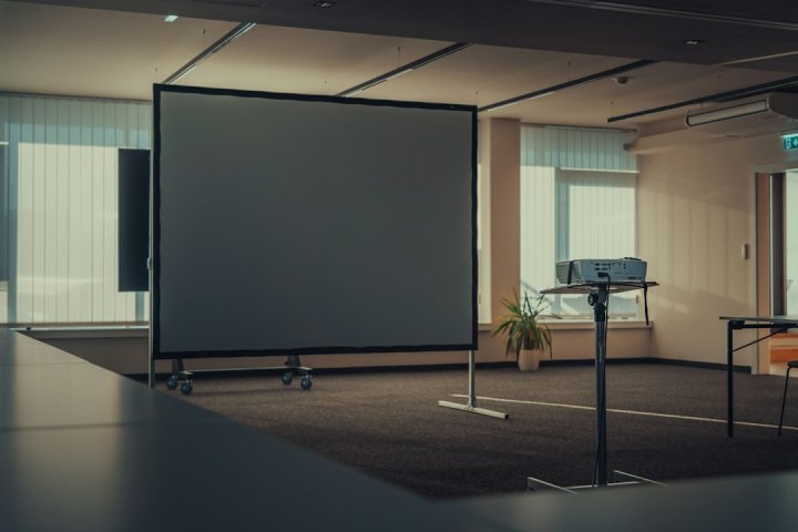 تراکم بیش از حد متن و بینظمی بصری در اسلایدها