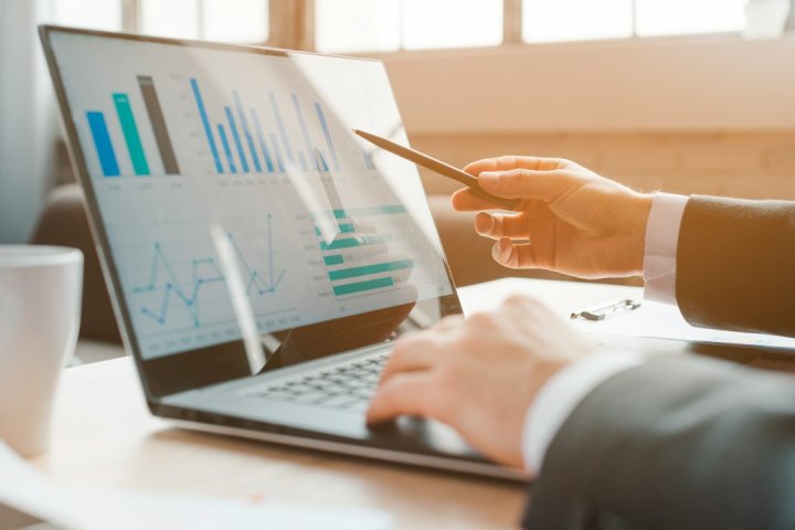 اجرای آزمون شاپیرو ویلک و کولموگروف اسمیرنوف در SPSS