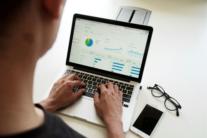 تحلیل آماری SPSS، AMOS، Smart PLS