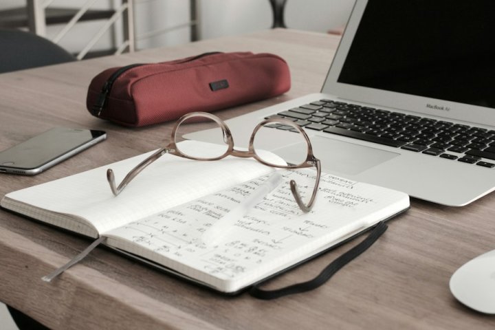 ماهیت تحلیل داده‌های کیفی و منطق کارکرد اتلس تی در پژوهش‌های دانشگاهی